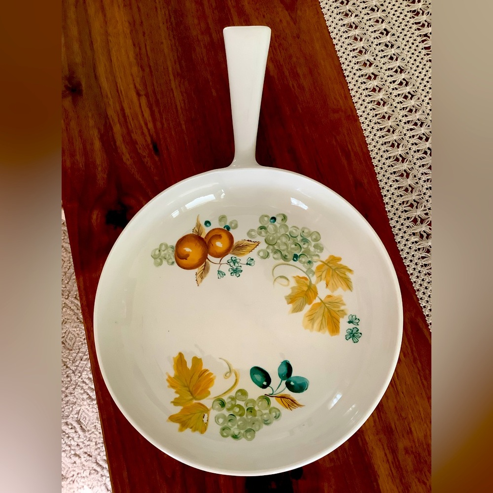 BNWOT Vintage Iroquois, informal vintage orchard sauté pan